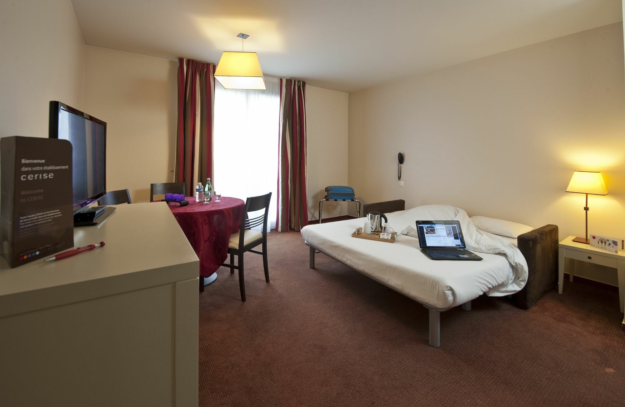Hotel Cerise Chatou Eksteriør bilde